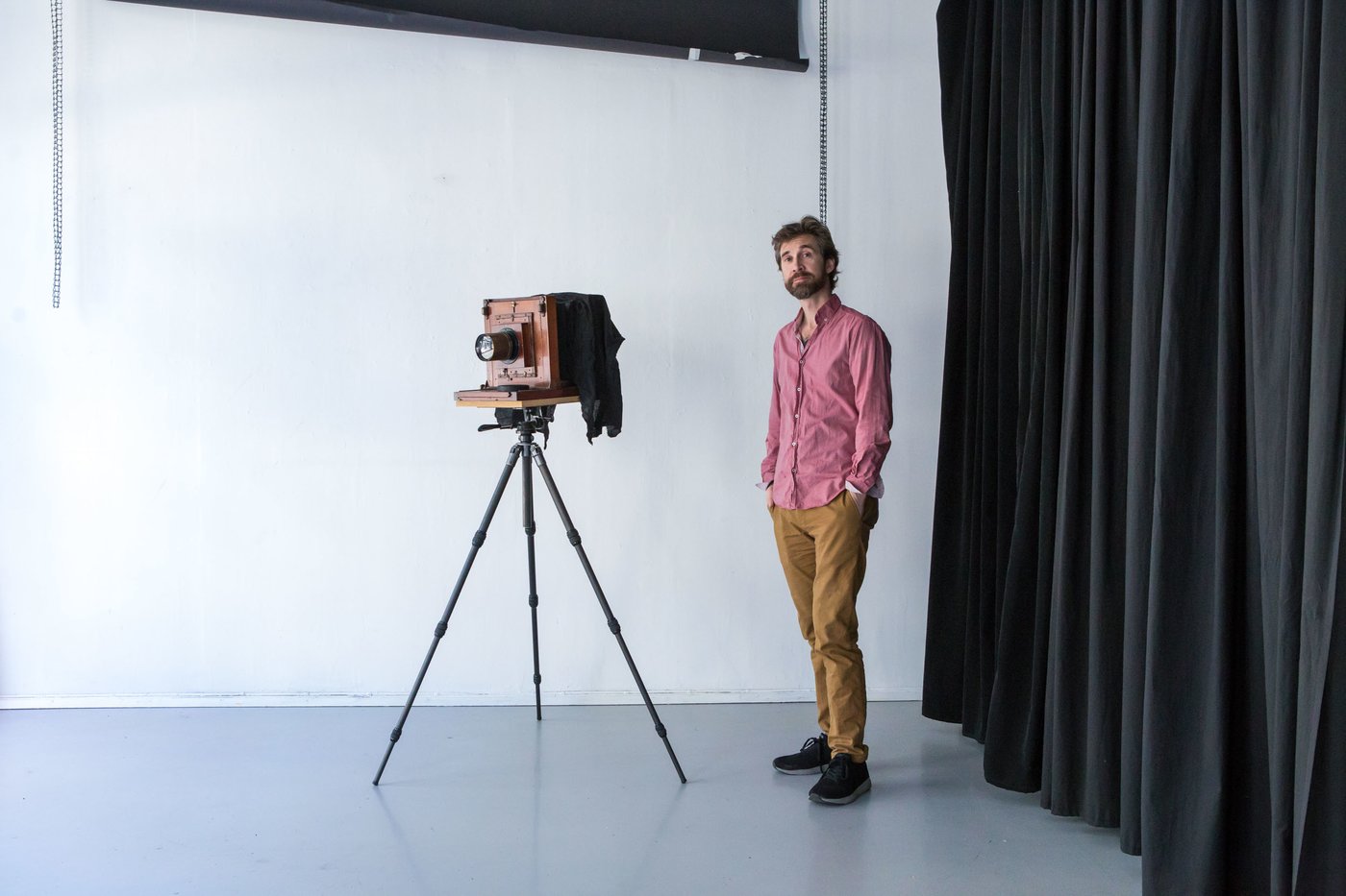Stig Marlon Weston i sitt atelier. Foto: Ignat Wiig