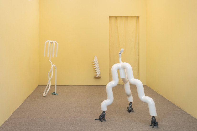 Oversiktsbilde fra utstillingen NEW WORKS, på visningsrommet Pachinko i Oslo, 2025