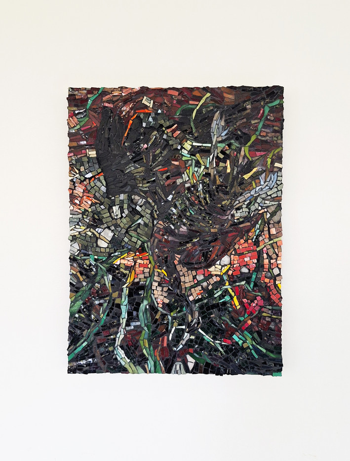 En kaotisk og mørk mosaikk hvor man kan skimte en fallende skarv.