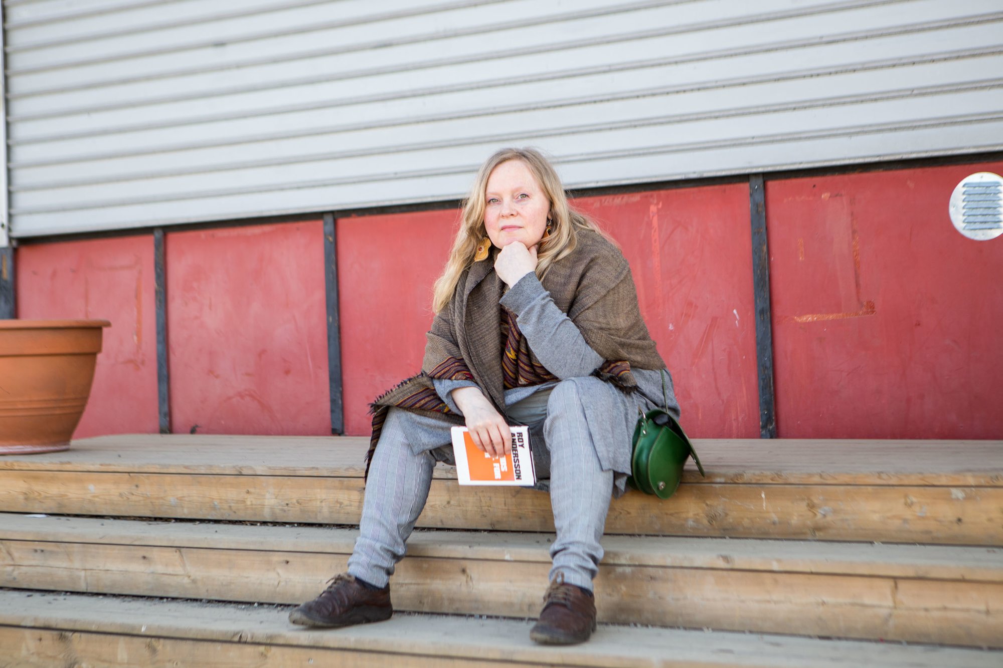 Solveig Syversen utenfor atelierfellesskapet i Økern Torgvei 1