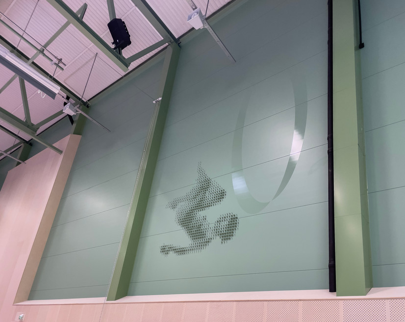 Fotografisk skyggeinstallsjon på vegg.