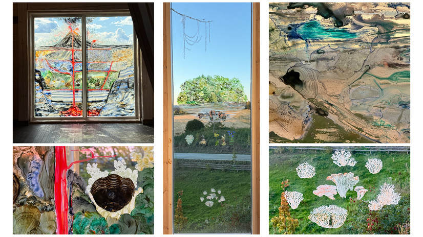 Malerier på vinduer som endrer seg i lyset, i løpet av dagen, og med årstidene. De er delvis gjennomsiktige, slik at landskapet, folk, dyr og planter utenfor syns gjennom motivene.